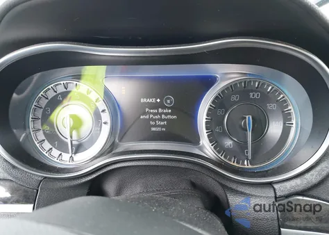 2018 Chrysler 300 Limited Awd z USA, uszkodzony, nr VIN 2C3CCAKG3JH300234